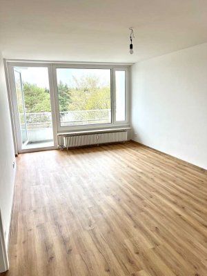 Exklusive, sanierte 3,5-Zimmer-Wohnung mit Balkon in Ottobrunn