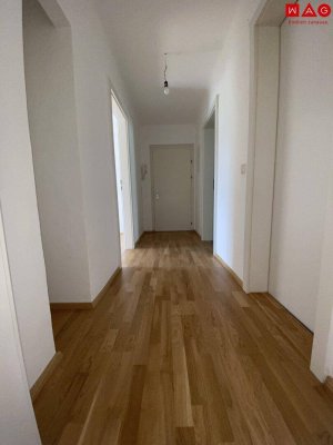 Erstbezug nach Sanierung! Gemütliche 3- Zimmer Wohnung im Erdgeschoss bietet ein ideales Zuhause für kleine Familien oder Paare - inmitten einer grünen Umgebung ohne auf beste Infrastruktur verzichten zu müssen!
