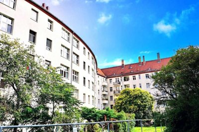 Erstbezug nach Komplettsanierung: 4-Raumwohnung mit Wintergarten in der Neustadt!
