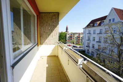 Sonniges und ruhiges 1-Zimmer-'Studio-Apartment' mit Wannenbad, großem Balkon & Parkplatz