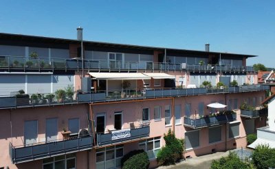 Attraktive, großzügige 3 Zimmer-Eigentumswohnung im 1. OG mit Einbauküche, Bad, Gäste-WC und Balkon