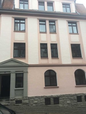 Modernisierte Maisonette-Wohnung mit sechs Zimmern sowie Balkon und Einbauküche in Eisenach