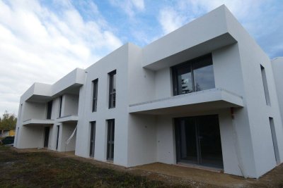 GRÜNBLICK VON DER SÜDTERRASSE BEREITS BELAGSFERTIG