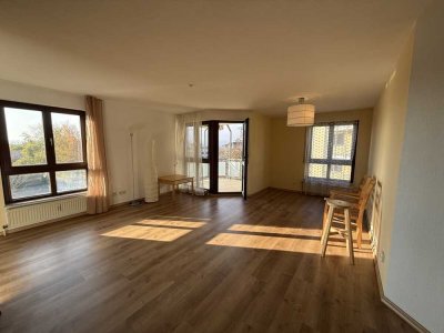 GEPFLEGTE EIGENTUMSWOHNUNG MIT TG-STELLPLATZ
UND AUFZUG IN BEVORZUGTER WOHNLAGE