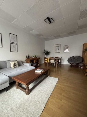 Ansprechende 2,5-Zimmer-Wohnung in Stuttgart - EBK muss übernommen werden