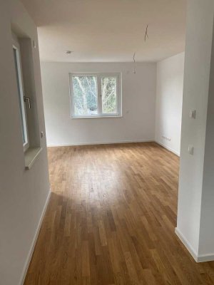 Helle 2‑Zimmer‑Wohnung mit Balkon und gehobener Ausstattung in Berlin‑Heinersdorf