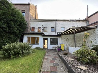 Sanierungsbedürftiges Haus mit traumhaftem Garten – Ihr Projekt mit Potenzial!