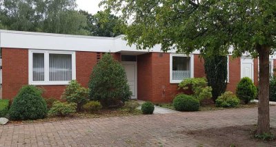 BÖTTGER bietet: Sehr gepflegten Bungalow mit Garage in Hannover OT. Marienwerder