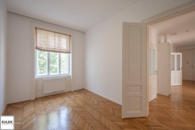 Sanierte Altbauwohnung in der Schönbrunnerallee 60; 3,5 Zimmer mit Option auf einen Balkon