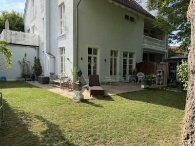„Traumwohnung im Loft-Stil am Stadtwald mit Garten und Kamin“