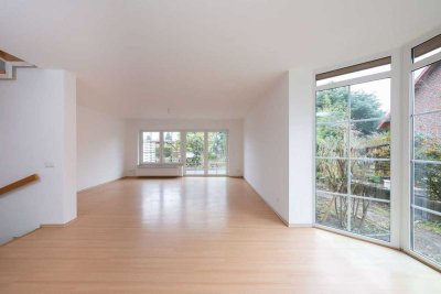 Doppelhaushälfte in Fahrland mit großem Wohn-Essbereich und idyllischem Garten