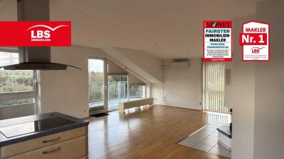 Lichtdurchflutete Oase: Moderne Dachgeschosswohnung zum Verlieben