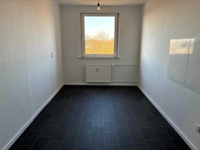**Frisch RENOVIERTE helle Wohnung mit WUNDERBARER AUSSICHT**