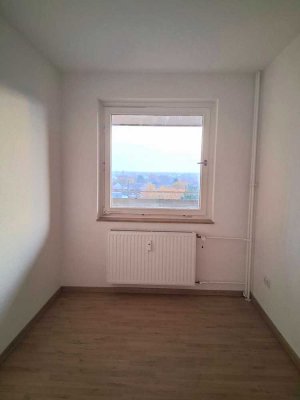 Helle 3-Zimmer Wohnung im 7. OG mit Balkon in Hannover-Bothfeld