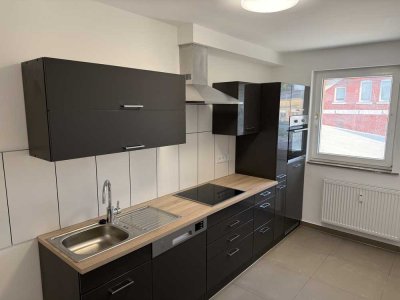 Erstbezug nach Kernsanierung: Moderne 3 Zimmer Wohnung in gut angebundener Lage von Velpke!