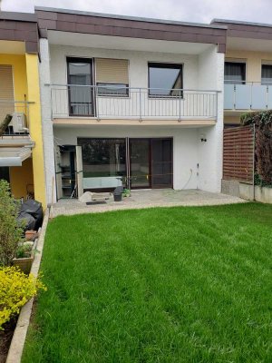 Viel Platz im Reihenmittelhaus mit neuer Wärmepumpe, Garage & Garten – großer Hobbyraum - von Privat