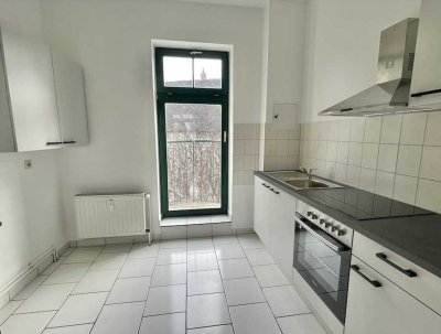 Nähe AMEOS! Ab 01. Juli 2025 - 2 Raum-Altstadt-Wohnung mit Einbauküche!