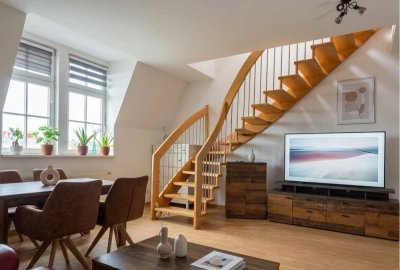 HERRLICHE MAISONETTEWOHNUNG MIT SONNENBALKON! Einbauküche kann übernommen werden