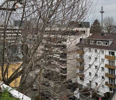 Moderne Einzimmerwohnung in Penthouse-Lage im Westend
