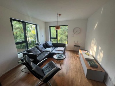 Exklusive 2-Raum-Wohnung mit gehobener Ausstattung (zentral mit Blick ins Grüne + fußläufig zum See)