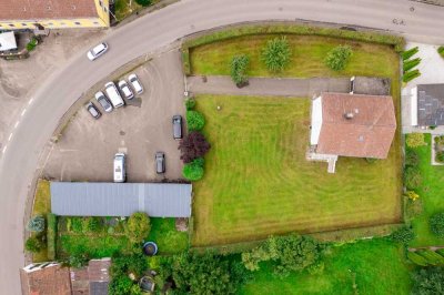 Attraktive Investmentchance: ZFH mit 3.111 m² Baugrundstück und 9 Garagen