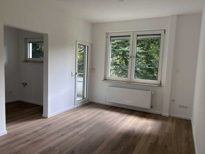 sanierte helle 3-Zi.-Wohnung mit Balkon und Rolläden *rundum grün*