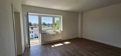 *Renovierte und gut aufgeteilte 3,5-Zi.–Wohnung mit Balkon in Gladbeck-Rosenhügel/ Lützenkamp!*
