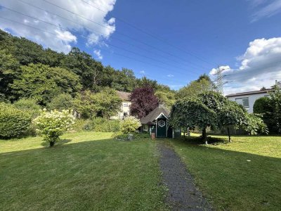 charmantes Einfamilienhaus mit Garage und schönem Garten, stadtnah