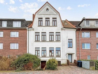 Wilhelmshaven: Stetig saniertes Dreiparteienhaus im beliebten Pädagogenviertel