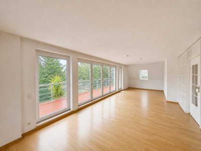 Geräumige, bezugsfreie Wohnung mit Südwest-Terrasse und KFZ-Stellplatz nahe S-Bhf Lichtenrade!