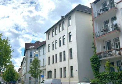 8 Parteien-Mehrfamilienhaus + + im tollen Umfeld + + 1 Garage und ein kleiner Garten am Innenhof