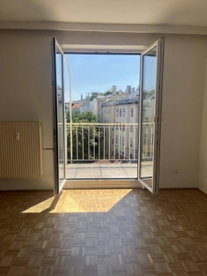 Top Lage 2-Zimmer-Dachgeschoßwohnung mit Terrasse in 1080 Wien!