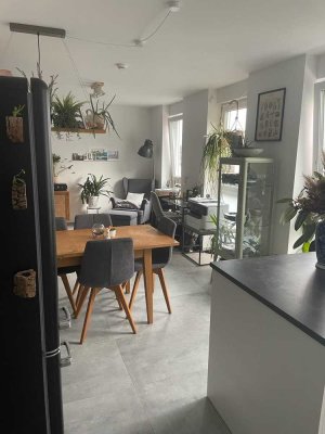 Stilvolle 3-Zimmer-Wohnung mit Terrasse und Einbauküche in Aschaffenburg/Schweinheim