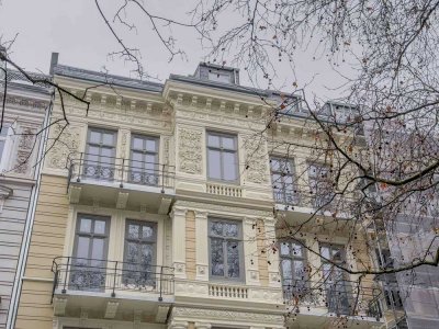Eine Adresse, zwei Epochen: Luxus-Maisonette mit drei Balkonen  im Herzen von Rotherbaum