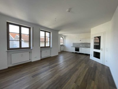 Zwei freundliche 2-Zimmer-Wohnungen mit gehobener Innenausstattung mit Loggia und EBK in Winhöring