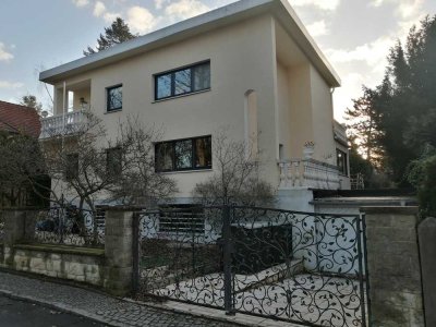 Gewerbe Villa auf 3 Ebenen, auch zu Wohnzwecken geeignet, direkt am Grunewald bezugsfrei