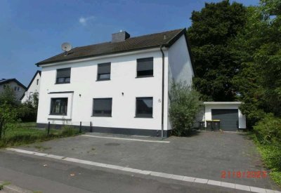 Schönes Einfamilienhaus mit Garage in bester Lage in 53721 Siegburg-Kaldauen