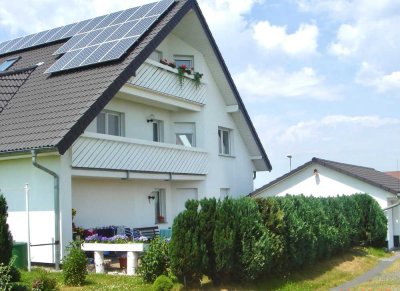Großzügige 1,5-Zimmer-Wohnung im Grünen mit Balkon ab 1. September oder früher