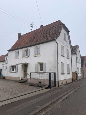 Geräumiges 7-Zimmer-Haus in Lingenfeld mit Garten