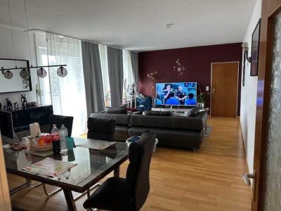Große 4 Zi. ETW 122 m², EBK, Tageslichtbad, G-WC, großer Balkon, Garage, sehr gute und ruhige Lage!