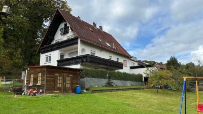 Gut vermietetes 4FH mit 2 Garagen in Geiselbach