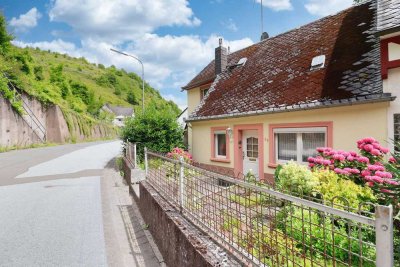 Viel Platz für die Familie - Haus mit Garten, Garage und viel Freifläche in Ortsrandlage von Zell