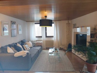 Großzügige 5-Zi-Whg mit 2 Balkonen, Keller, Stellpl., Dachsp. und Kachelofen in Knittlingen