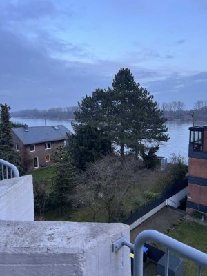 Möbilierte 1-Zimmer Penthouse mit exklusivem Rheinblick in Köln-Sürth