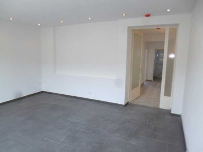 Große Wohnung mit Balkon in D-Zentrum!
