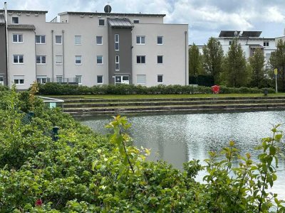 Exklusive, neuwertige 3-Zimmer-Dachterassen-Wohnung mit Seeblick und Einbauküche in Gersthofen