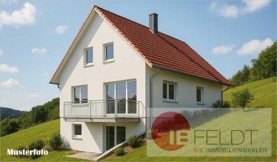 Provisionsfrei! Einfamilienhaus mit Hanggeschoss und großzügigem Garten