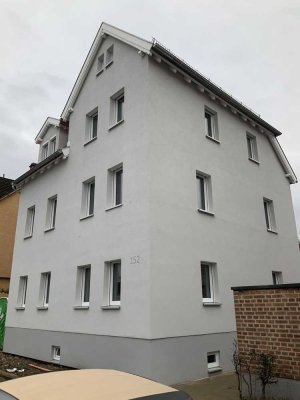 Geschmackvolle, neuwertige 3-Raum-Wohnung mit geh. Innenausstattung mit Balkon und EBK in Esslingen