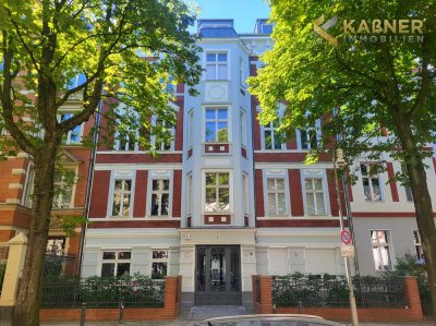 Erstbezug: Exklusive Dachgeschosswohnung mit Sonnenterrasse im Gründerzeit-Altbau