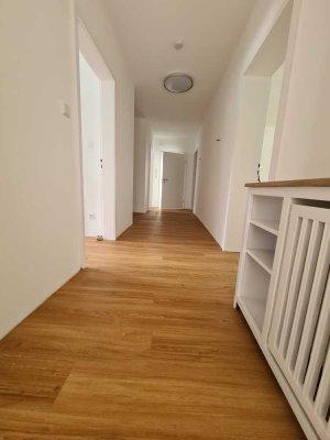 Helle 4-Zimmer Wohnung im Erdgeschoss mit Garten, Einbauküche, Parkett, Garage, Keller